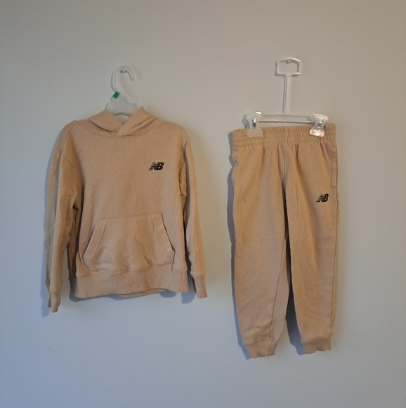 Lot of 2 New Balance Sweat Suits - Picture 4 of 8